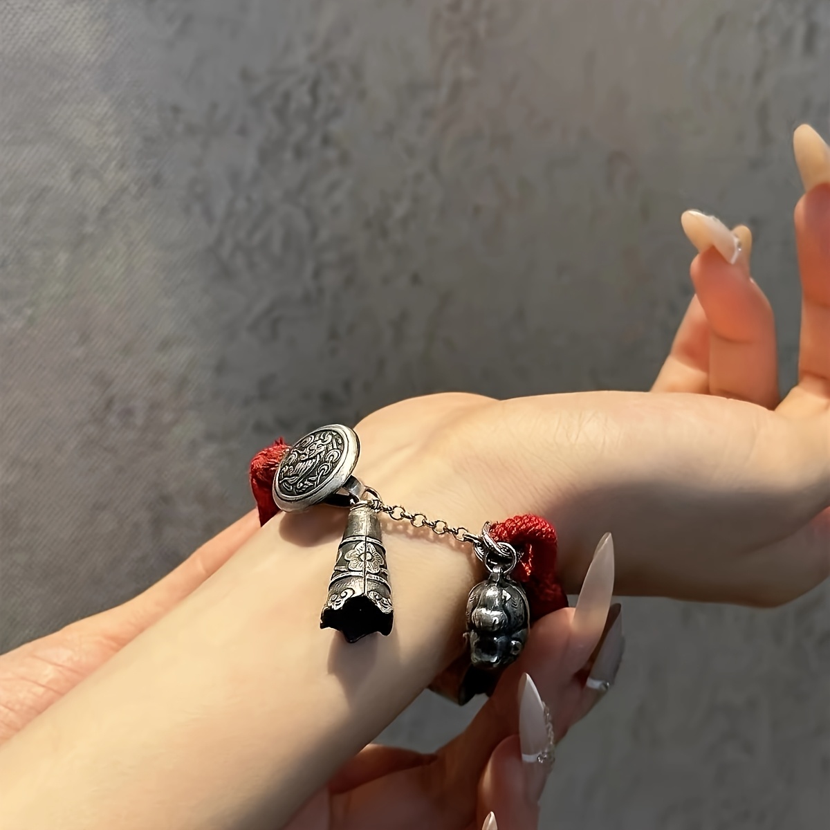 Vintage-style Auspicious Cloud Barrel Bead Bracelet with Frog Pendant